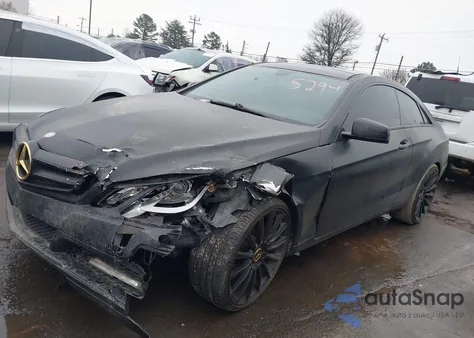 2012 Mercedes-Benz E 350 z USA, uszkodzony, nr VIN WDDKJ5KB2CF135294